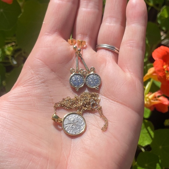 Jewelry - 18k Gold Florentine Florin Pendant & Earrings